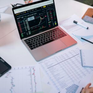 Devenez trader indépendant avec une formation premium sur 12 mois