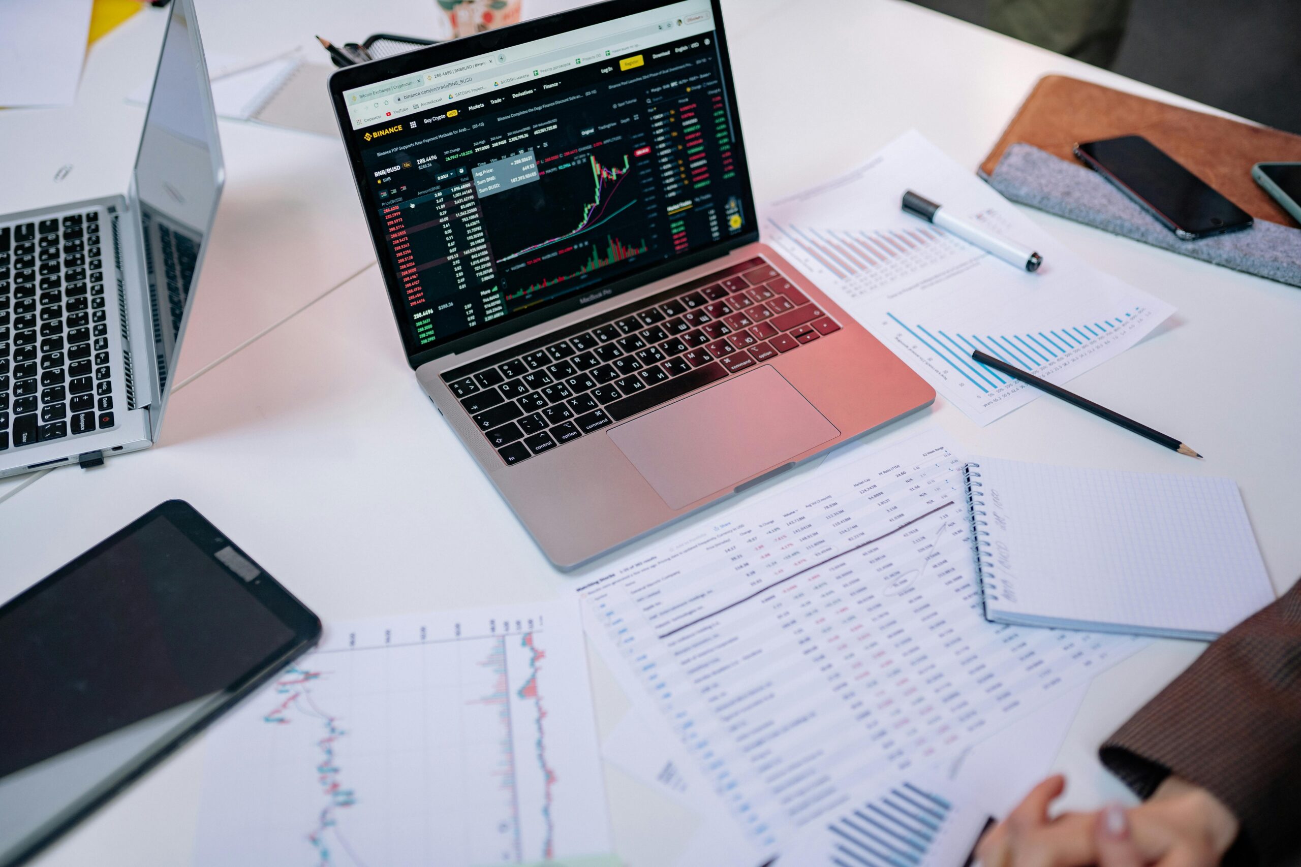Devenez trader indépendant avec une formation premium sur 12 mois